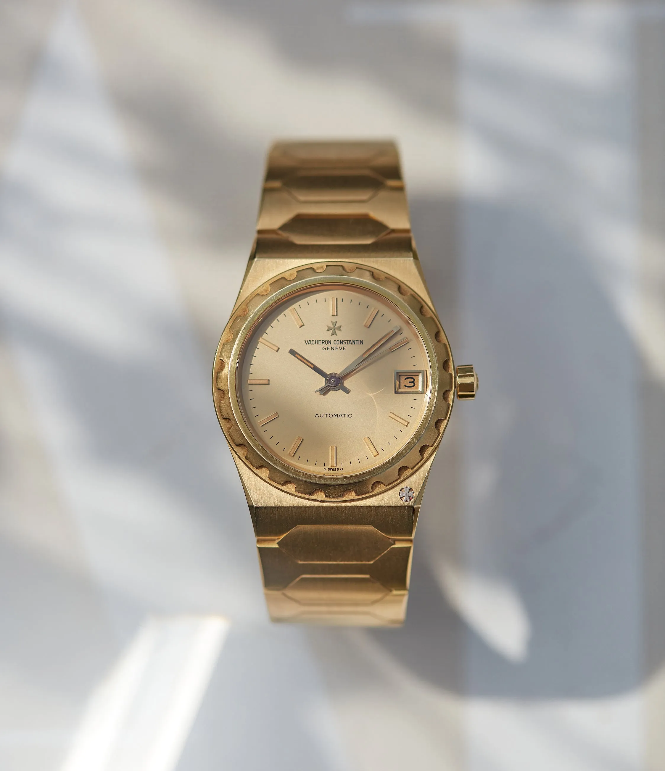 222 | Ref. 46003 | Yellow Gold