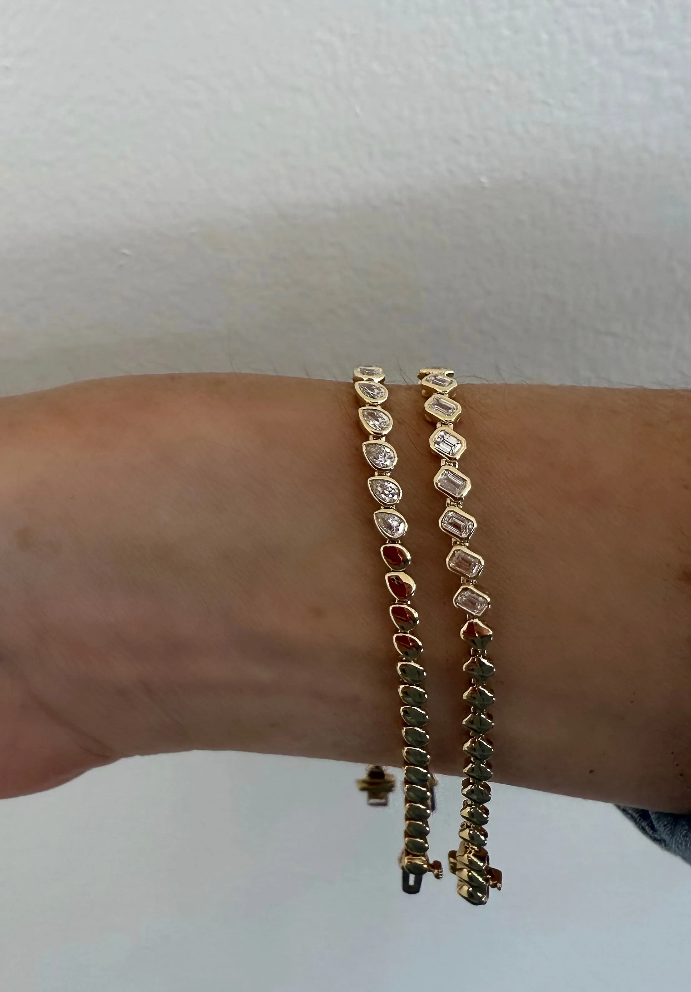 Asymmetrical Bezel Emerald Cut Diamond Tennis Bracelet