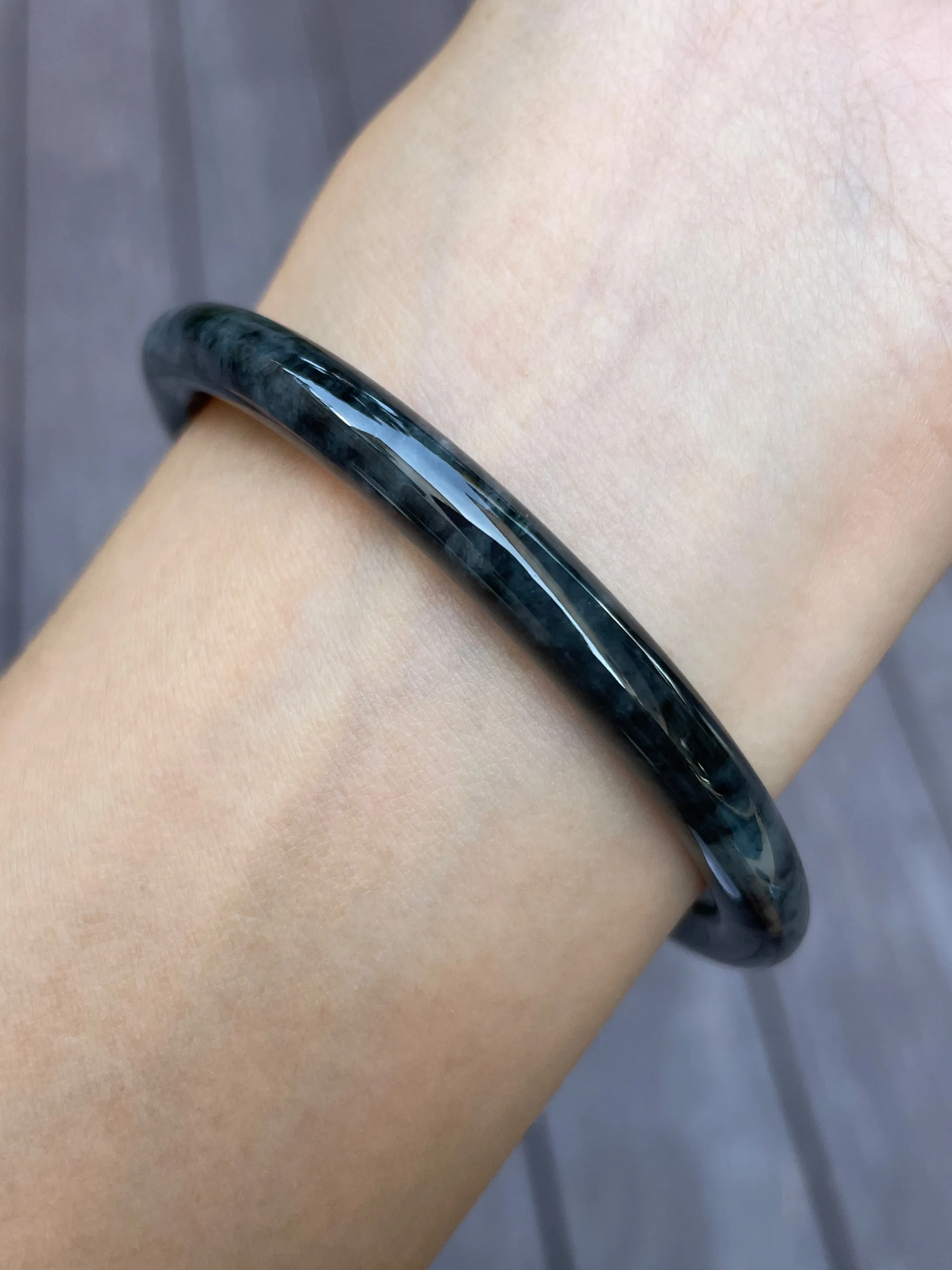 Black Jade Bangle | 57mm (NJBA059)