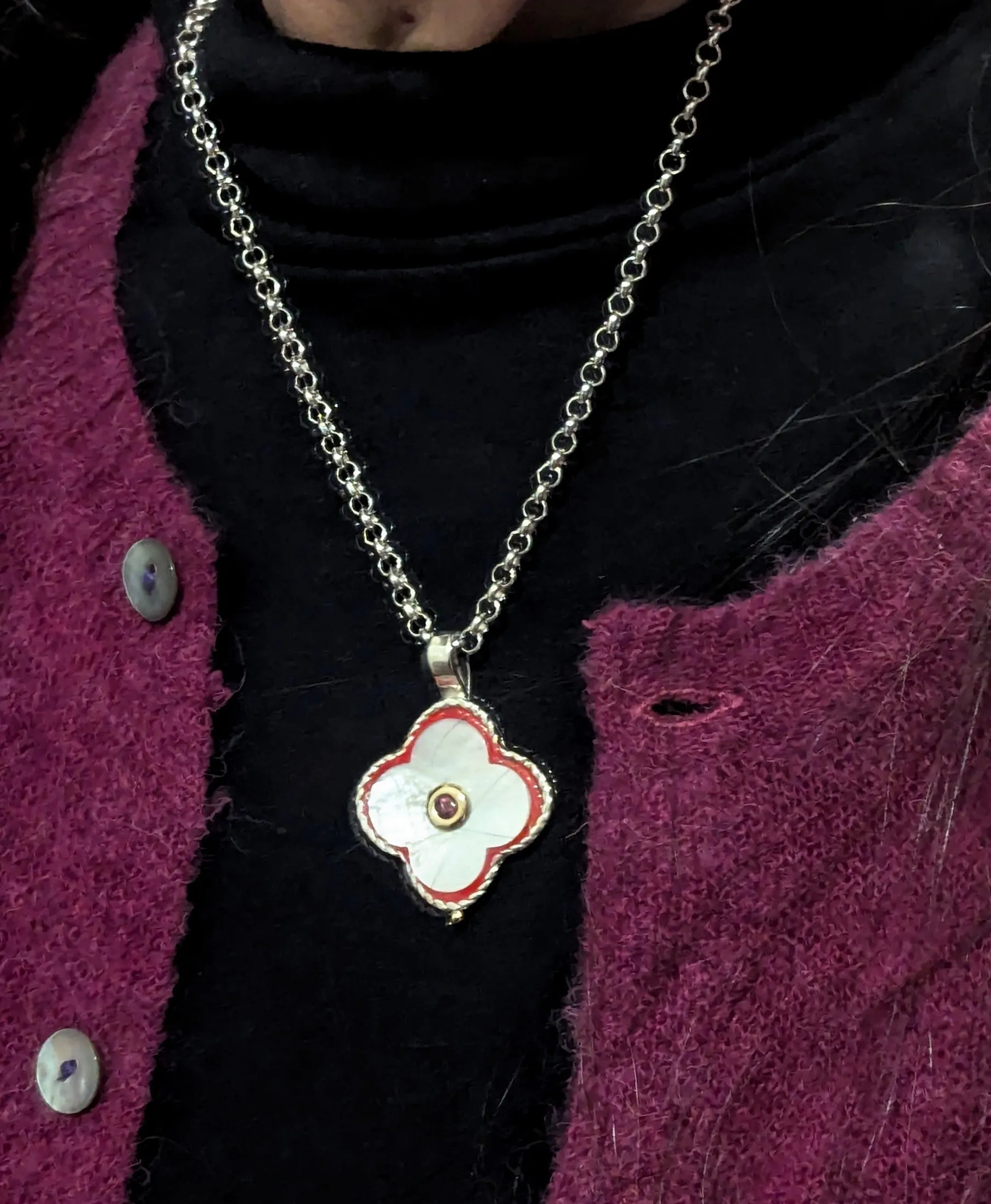 Clover white mother of pearl pendant with raspberry pink