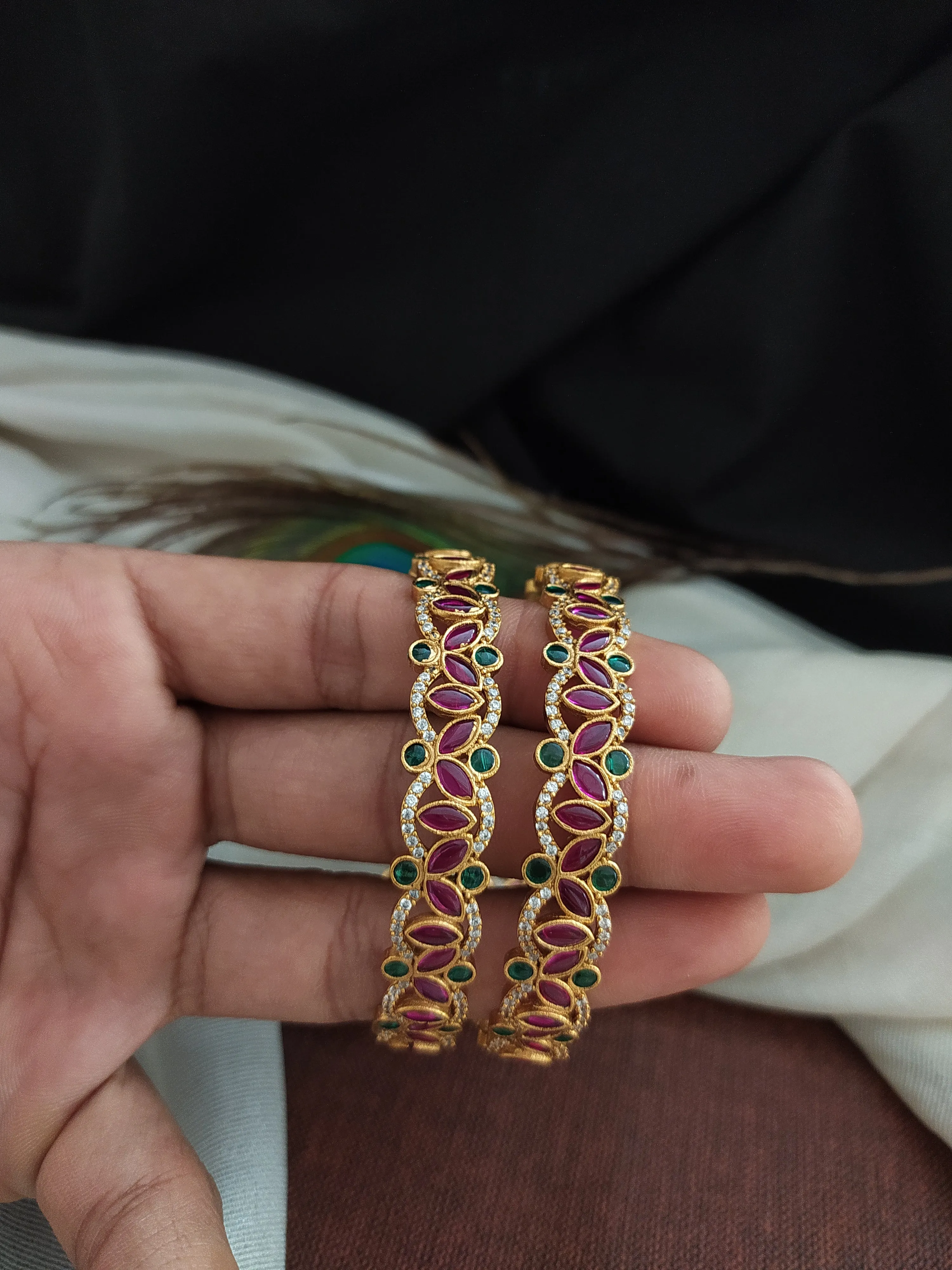 Exquisite Emerald Kemp Stone Antique Bangles