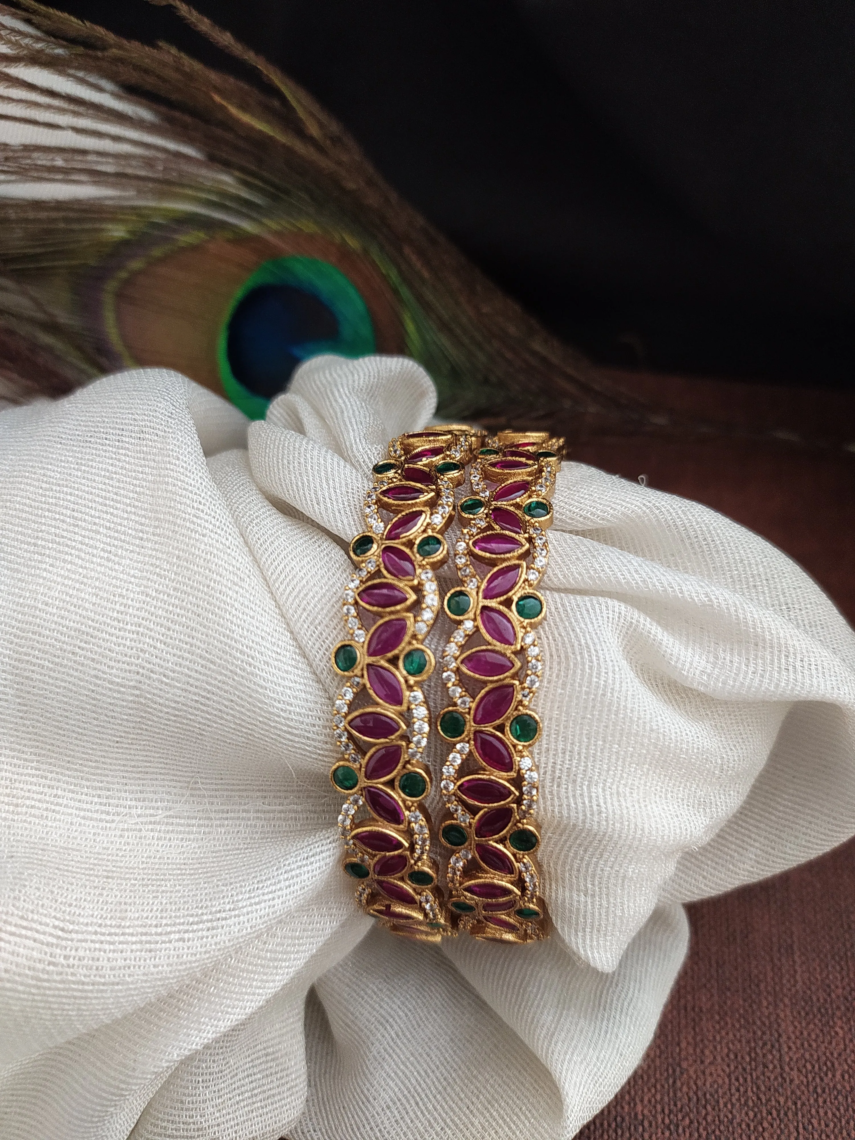 Exquisite Emerald Kemp Stone Antique Bangles