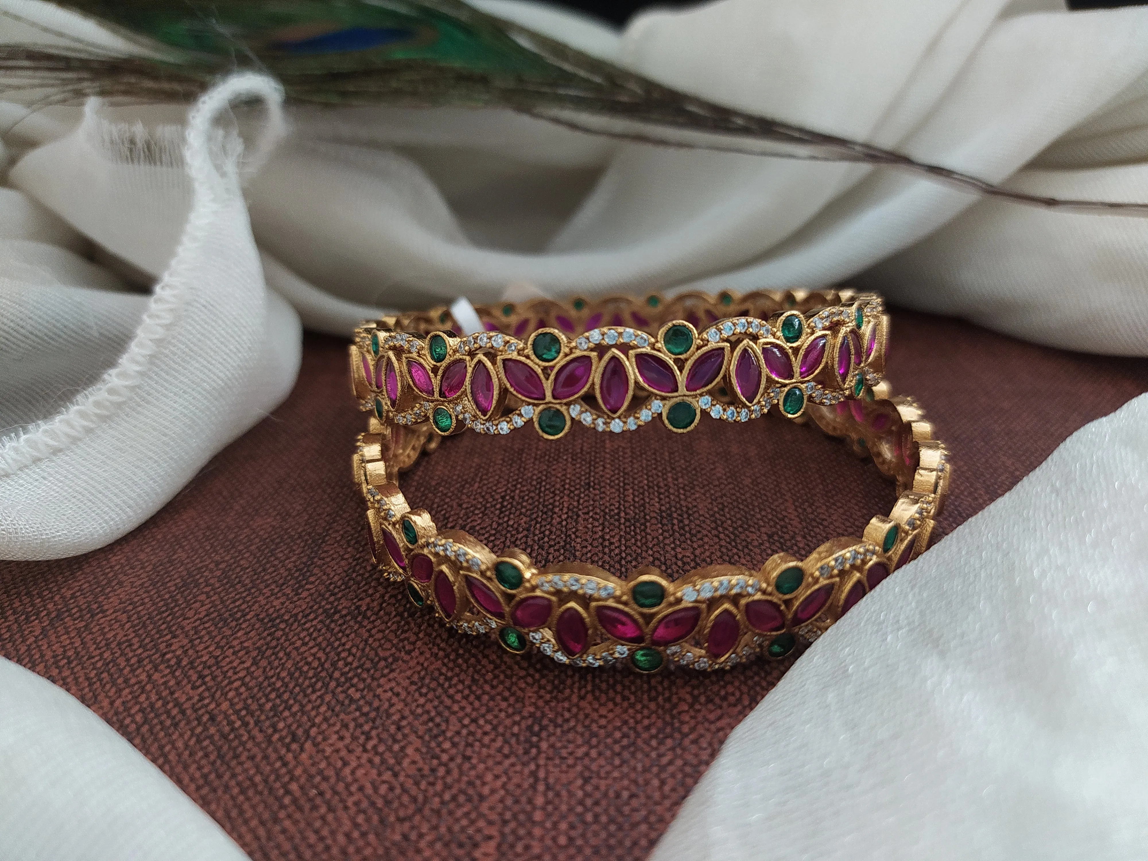 Exquisite Emerald Kemp Stone Antique Bangles
