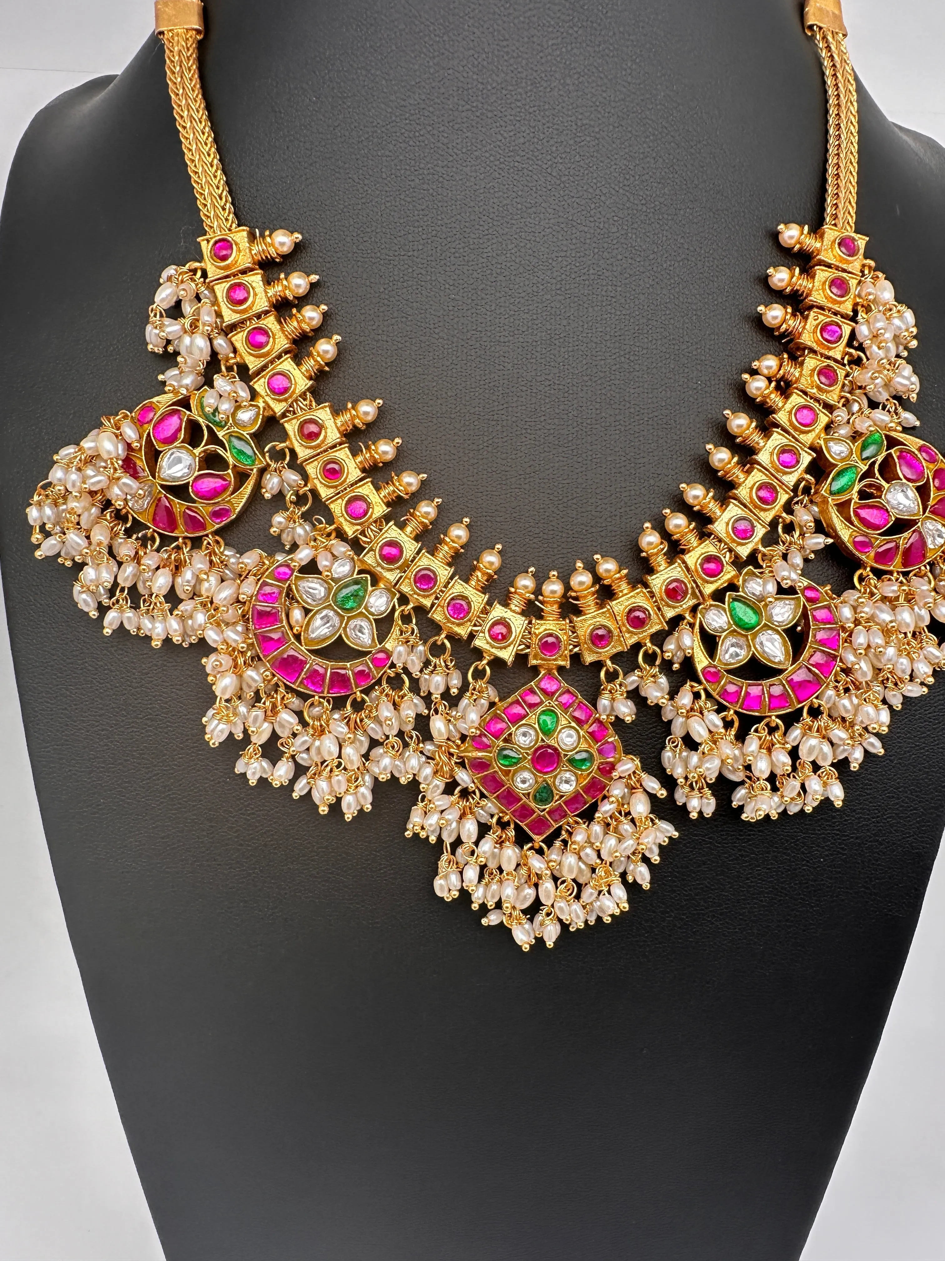 Jadau Kundan Guttapusallu Short Necklace