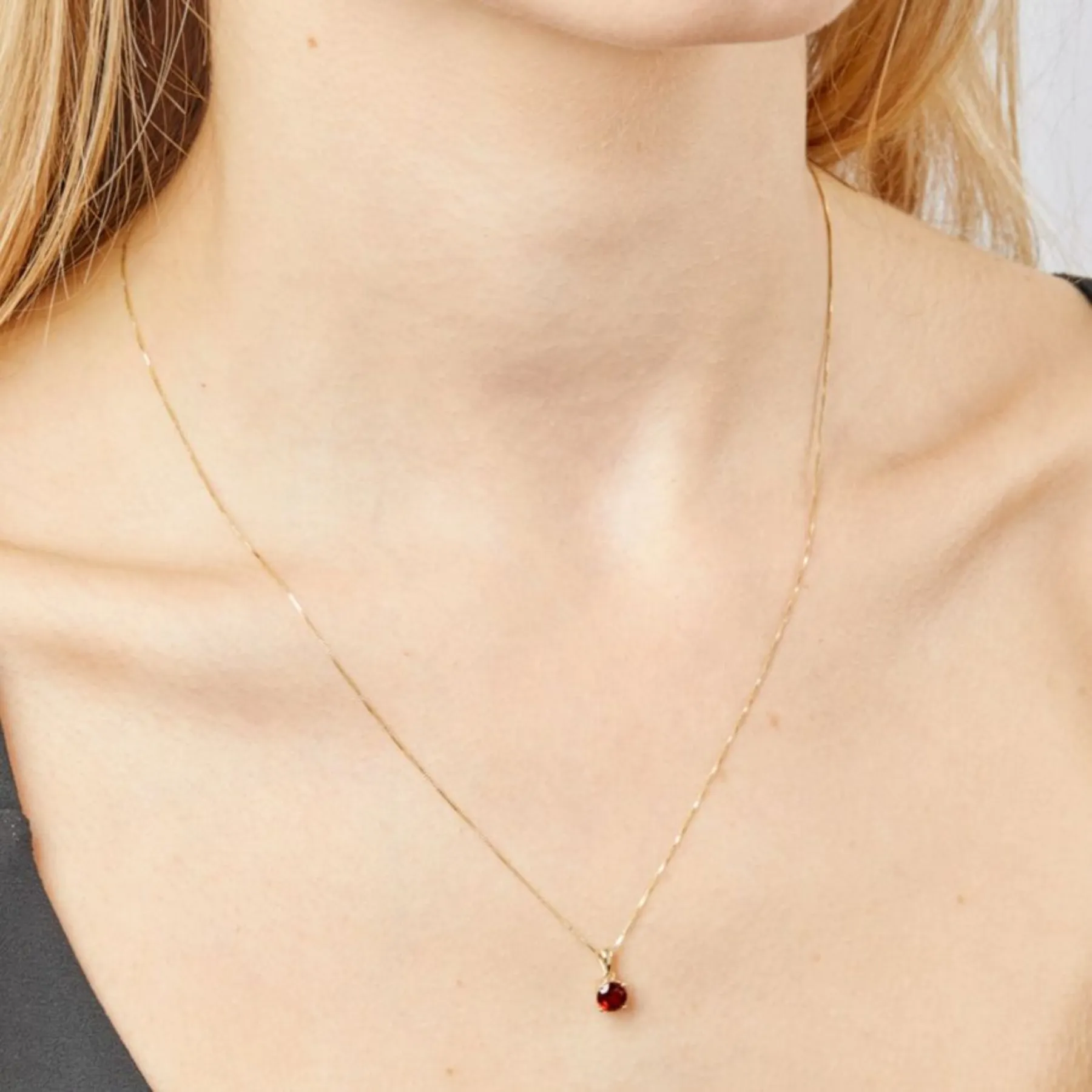 January Birthstone Pendant - 9ct Gold