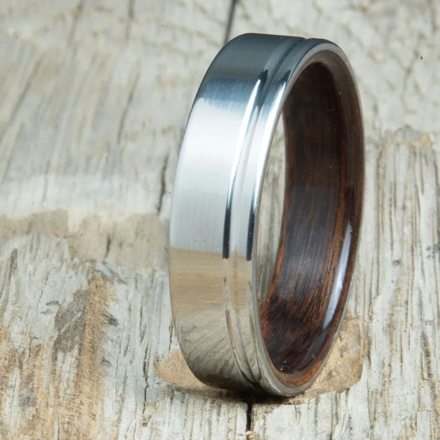 Polished single groove 6mm titanium wood ring with Rosewood