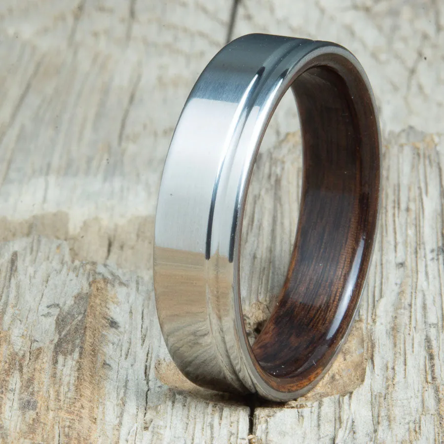 Polished single groove 6mm titanium wood ring with Rosewood